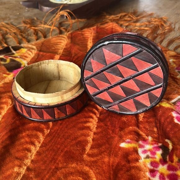Bamboo Trinket Box Sweet Grass Vintage Hand Made 
Costa Rica Inspired - Picture 2 of 5